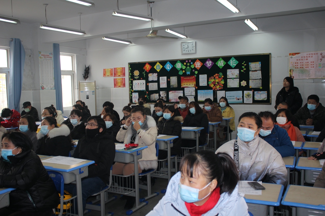 我校"家庭教育公益行"走进徐州市八里中心小学