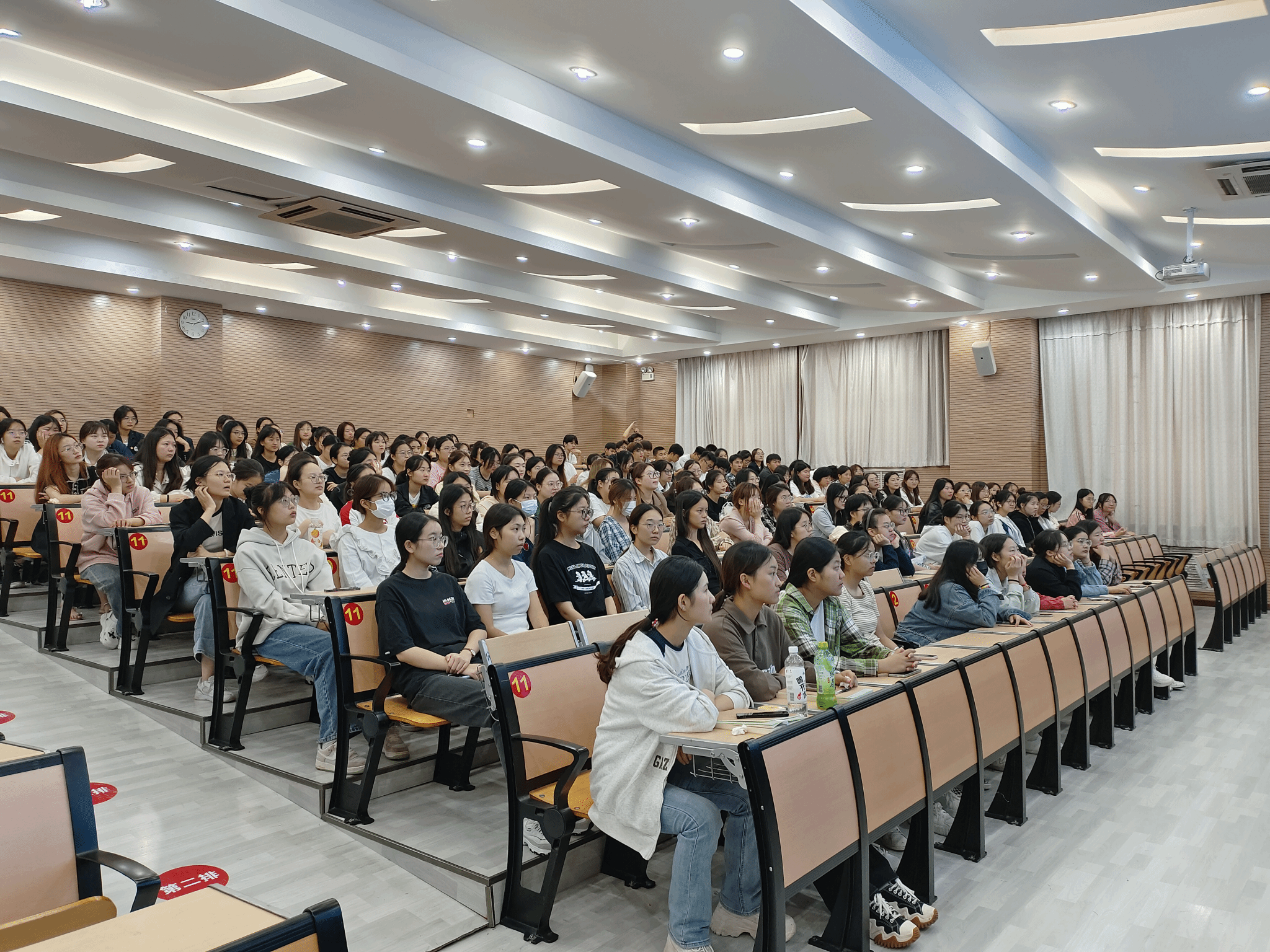 我校组织学生收看2023江苏高校"开学第一课"-徐州幼儿师范高等专科