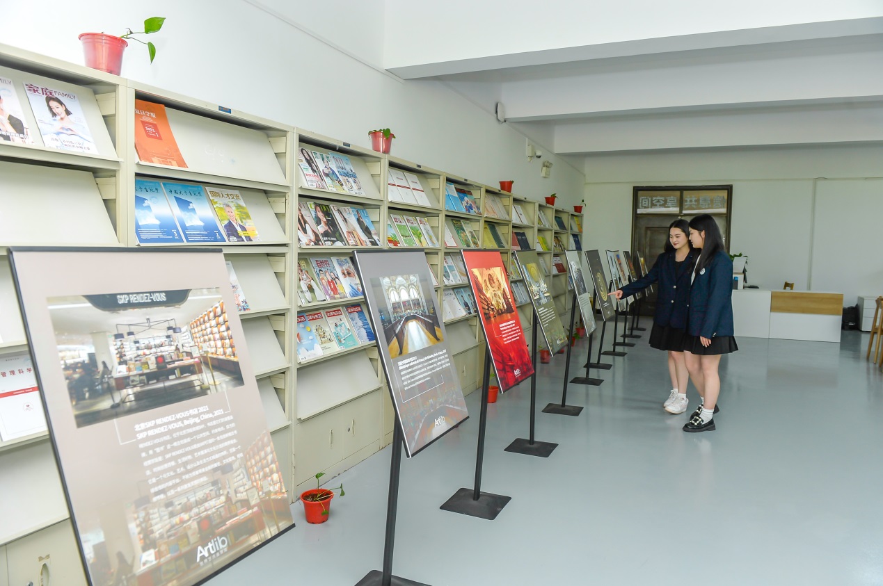 说明: https://x0.ifengimg.com/ucms/2023_17/07935BA2859A4268131A7C520BB59653547819C1_size2407_w3696_h2456.jpg